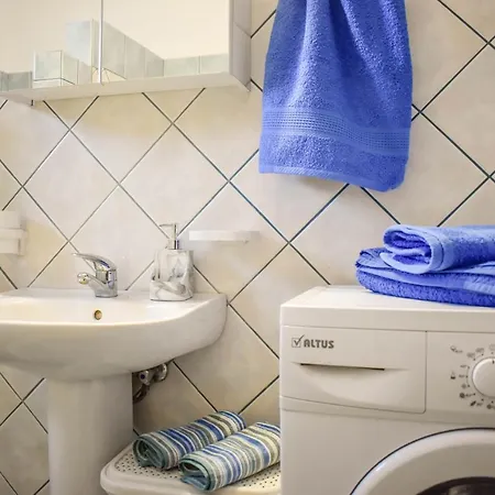 Athos Apartment *